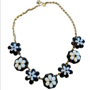 Talbots flower necklace excellent condition